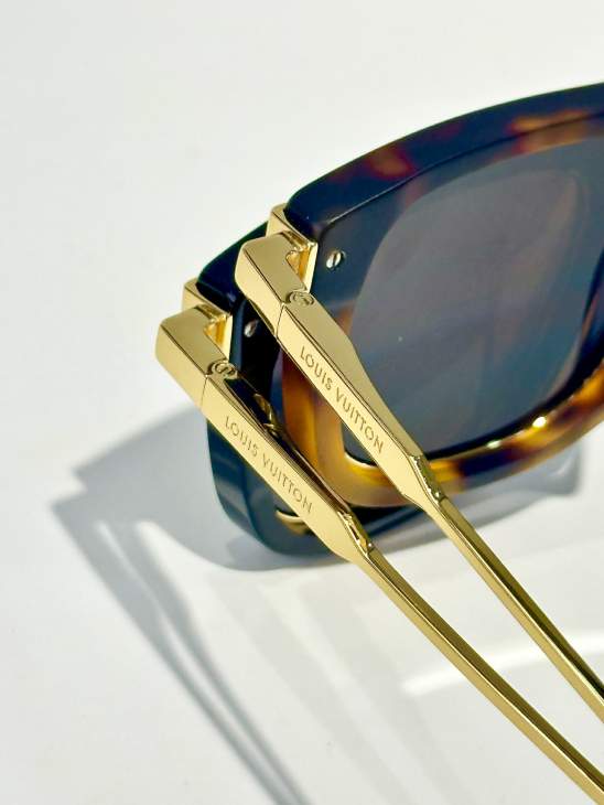 Picture of Louis Vuitton Sunglasses _SKUfw75327624fw
